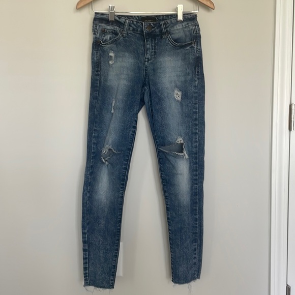 Celebrity Pink MidRise Ankle Skinny Distressed Dark Wash Jeans Sz 5/27 EUC - Picture 1 of 6
